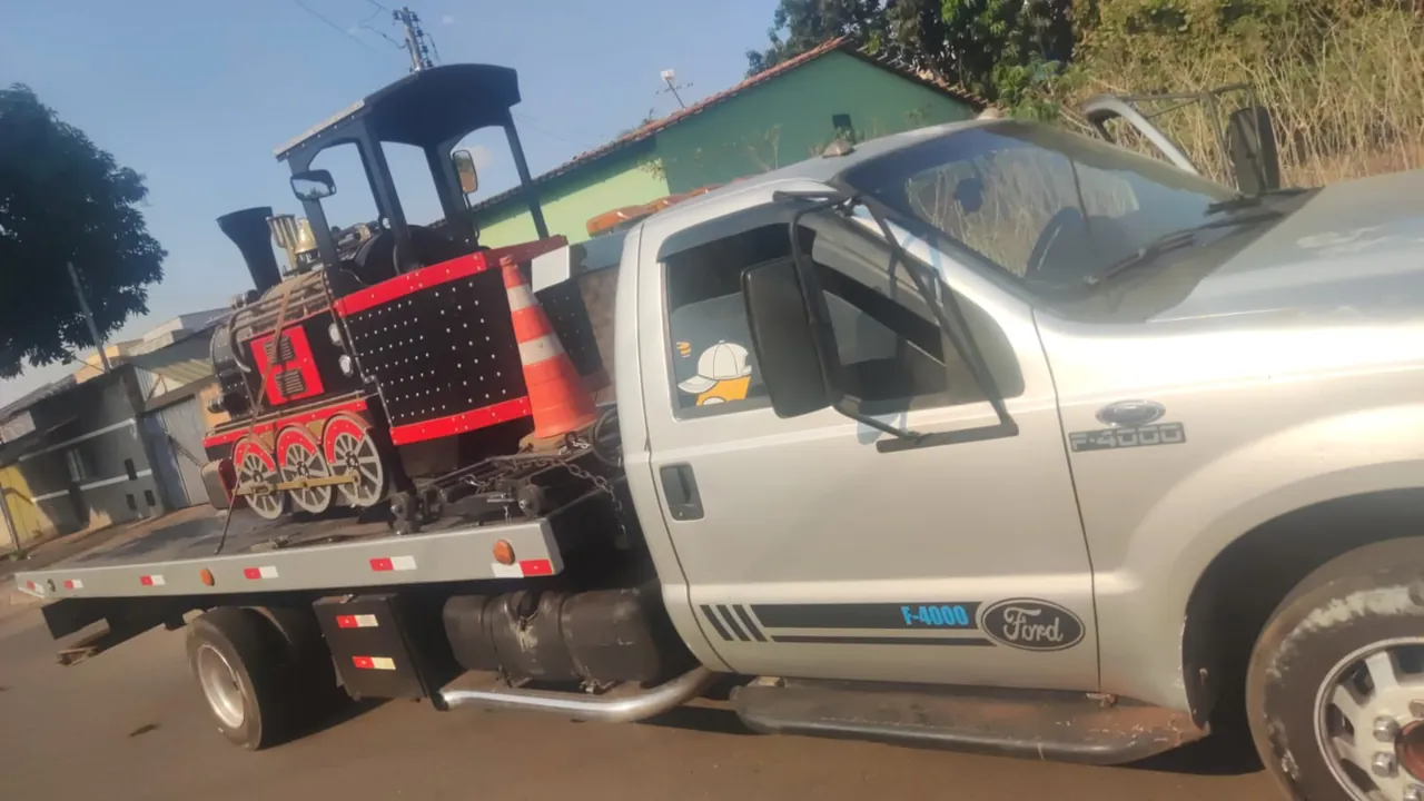 Transporte de moto em guincho plataforma